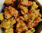 A picture of step 5 of Onion Palak pakoda.