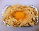 Foto langkah ke 3 dari resep Potatoes Schotel with Egg and Cheesse.