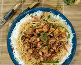 A picture of step 6 of Singaporean rice.