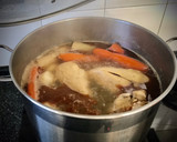 Foto del paso 2 de la receta: Caldo de jamón y pollo (el de toda la vida)