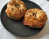 Une image de l'étape 5 de Bagels saumon fumé, avocat, tomate séchée.