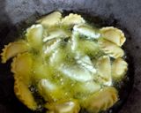 Foto langkah ke 3 dari resep Pastel Abon Mini.