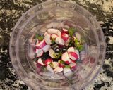 Foto del paso 2 de la receta: Dip de rabanitos!!