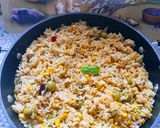 Egy serpenyős rizses csirke fokhagymával, kukoricával,babbal és olívabogyóval 🐤🐥🐣🌽🫒🧄🥣 recept fázis 4 fotója