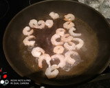 Foto del paso 1 de la receta: Gulas con gambas