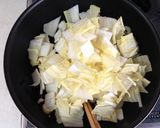 A picture of step 5 of For Bentos: Stir-fried Hijiki Seaweed, Tuna and Chinese Cabbage with Oyster Sauce and Mayonnaise.