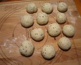 A picture of step 4 of Petit Sesame Bread Rolls.