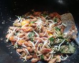 Foto langkah ke 5 dari resep Tumis Oncom Kemangi Taoge.