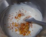 Foto del paso 4 de la receta: Bizcocho genovés con cobertura crujiente de chocolate blanco, almendras y naranja confitada