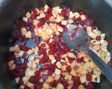 Foto del paso 2 de la receta: Bolitas de plátano, rellenas de mermelada de betabel