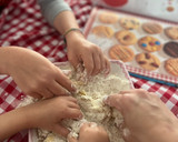 Foto del paso 2 de la receta: Galletas de mantequilla muy fáciles de Mateo y Carmen 🍪👧🏼🧒🏼