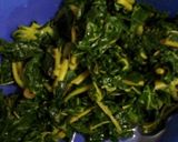 Foto langkah ke 1 dari resep Oseng oseng daun pepaya ala warteg.