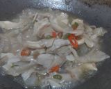 Foto langkah ke 5 dari resep Tumis jamur krecek.