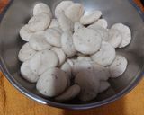 मठरी (Mathri recipe in hindi) रेसिपी चरण 3 फोटो