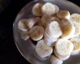 A picture of step 1 of Banana salad.