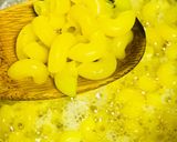 A picture of step 2 of Schezwan macaroni with capsicum.
