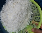 A picture of step 1 of Rice and stew with cabbage salad.