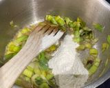 A picture of step 6 of Smoked haddock and leek pie.
