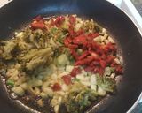 Foto del paso 2 de la receta Tortilla de calabacín, brócoli y chorizo