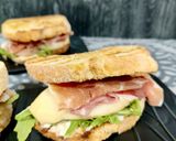 Foto del paso 4 de la receta: Sándwich de jamón y pera con queso cremoso de ajo negro
