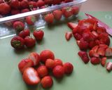 A picture of step 1 of Vickys Eton Mess (Traditional Version).