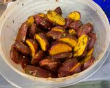 Une image de l'étape 4 de Pommes de terre grillées aux herbes et épices.