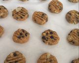 Foto langkah ke 6 dari resep Oat and Nut Chocolate Cookies.