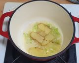 雙菇燴滑嫩豆腐煲的食譜步驟3照片