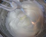 A picture of step 6 of Peach Bavarois Charlotte Cake.