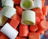 Foto del paso 2 de la receta: Crema de zanahoria y puerro asados con romero