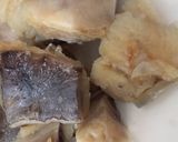 Foto langkah ke 1 dari resep Salted Fish Fried with Green Chili & Sour Starfruit(Tumis Ikan Asin Cabe Ijo dan Belimbing Wuluh).