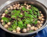 Hình bước làm 3 của món Canh rau dền đỏ nấm rơm (món chay)