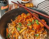 Szezámmagos csirkefalatok zöldséges sült rizstésztával🥬🥕🧅🥢🥡 recept fázis 9 fotója