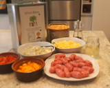 Foto del paso 1 de la receta: Salchichas frescas con patatas y pimientos