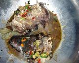 Foto langkah ke 2 dari resep Kepala Kambing Masak Saus Pedas.
