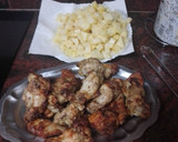Foto del paso 6 de la receta: Jamoncitos de pollo embarrados en mojo y asados en freidora de aire con papas fritas