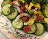 صورة لخطوة 1 من وصفة سلطة 🥑🥒💚