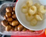 Hình bước làm 2 của món Chè nhãn lồng hạt sen