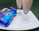 A picture of step 1 of Oreo Berry shake.
