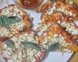ब्रेड पिझ्झा (Bread pizza Recipe In Marathi) रेसिपी स्टेप 9 फोटो 