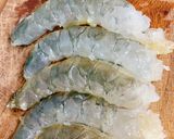 Hình bước làm 1 của món Tôm xào hoa thiên lý