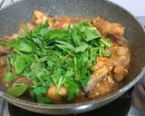 Foto langkah ke 3 dari resep Ayam seledri kecap.