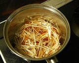 A picture of step 2 of [Farmhouse Recipe] Broccolini and Enoki Mushrooms with Egg.