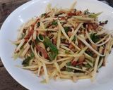 Hình bước làm 2 của món Nộm xoài xanh