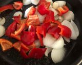 Foto del paso 3 de la receta: Patatas fritas en airfryer con costillejas y tomate