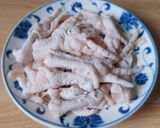 Hình bước làm 1 của món Gỏi CHÂN GÀ, CÀ PHÁO với TÔM chua