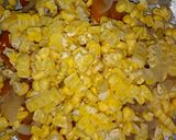 Foto langkah ke 3 dari resep Omelette SKJM (Sosis Keju Jagung Manis).