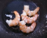A picture of step 4 of Shrimp and Green Pepper Ketchup Stir-Fry.