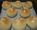 A picture of step 13 of My Daughter's Favorite Cream Buns.