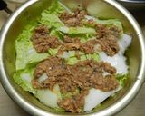 A picture of step 4 of [Farmhouse Recipe] Chinese Cabbage and Canned Mackerel in Miso.